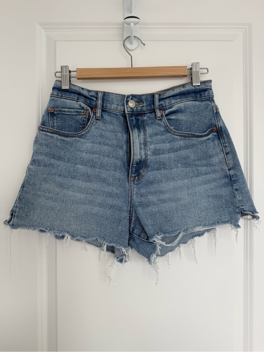 AMERICAN EAGLE | Highest Rise 90s Boyfriend Short - Size 6 - Picture 3 of 11